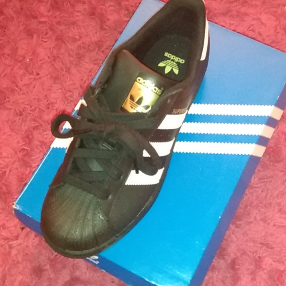 Addidas - Picture 2 of 2